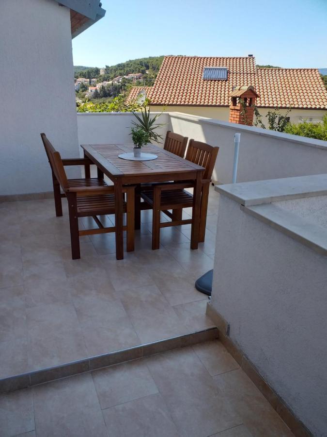 Tina * Jelsa (Hvar)